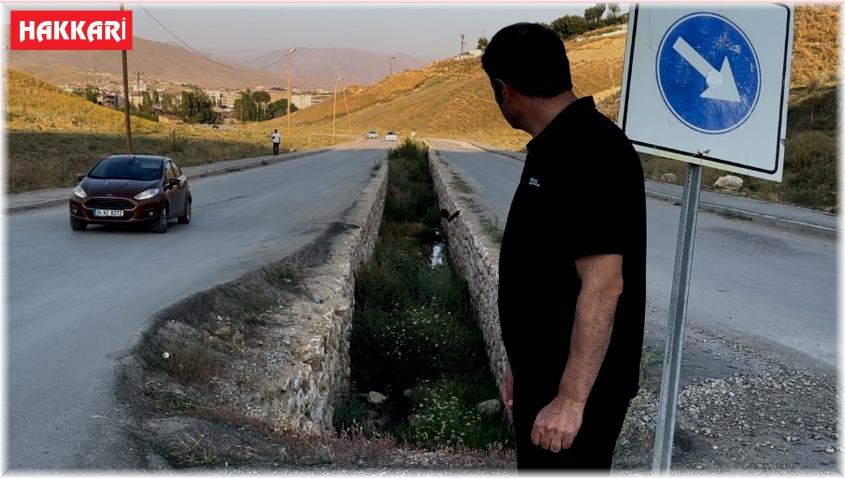 Yüksekova'da korkuluksuz kanal tehlike saçıyor