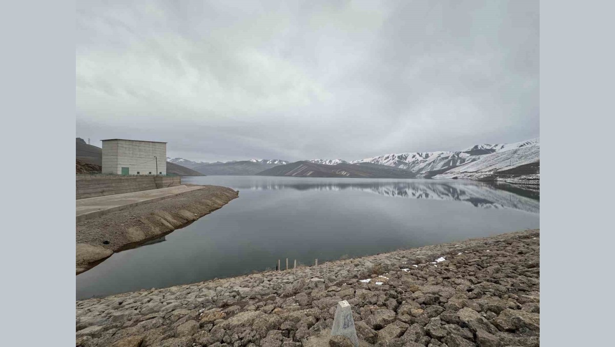 Yüksekova'da kuraklık alarmı: Barajda su seviyesi 20 metreye kadar düştü