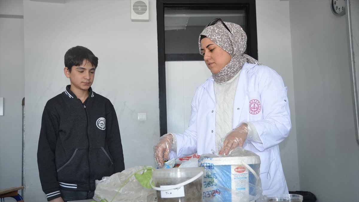 Yüksekova'da öğrenciler, tarım sınıfında eğitim görüyor