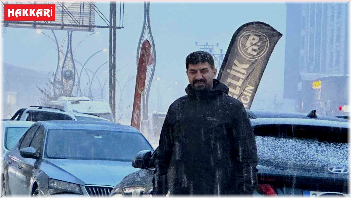 Yüksekova'da önce yağmur ardından kar yağışı başladı