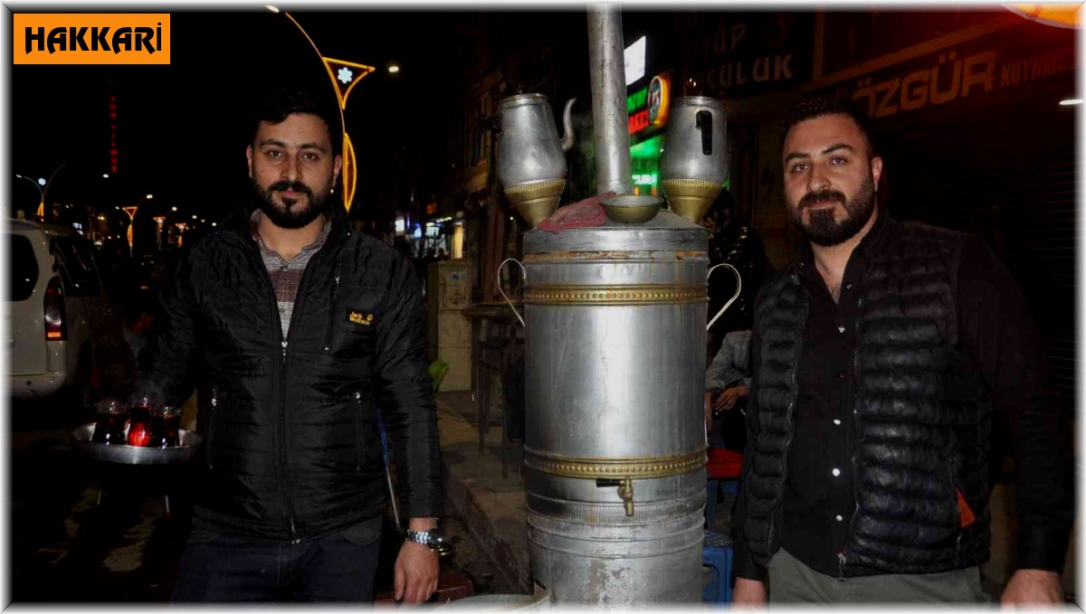 Yüksekova'da Ramazan gecelerinin vazgeçilmezi semaver çayı