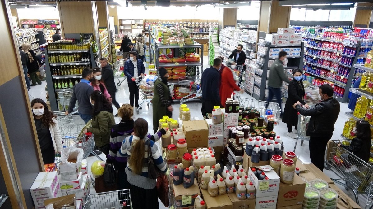 Yüksekova'da Ramazan yoğunluğu