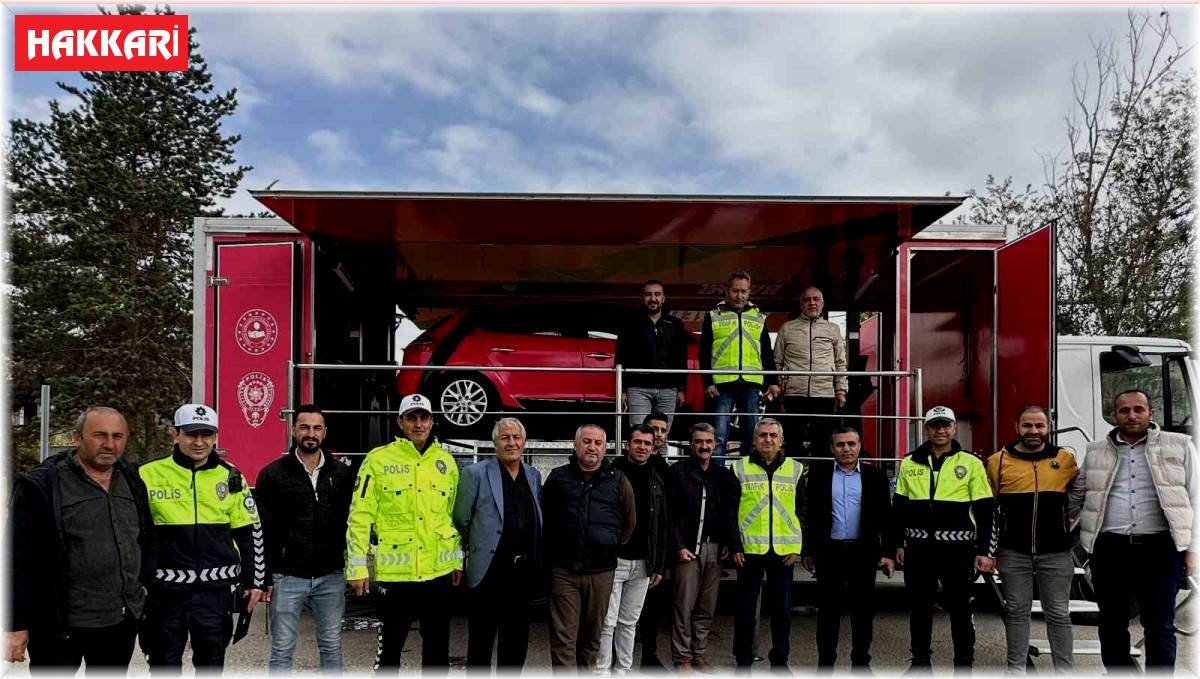 Yüksekova'da simülasyon tırına yoğun ilgi
