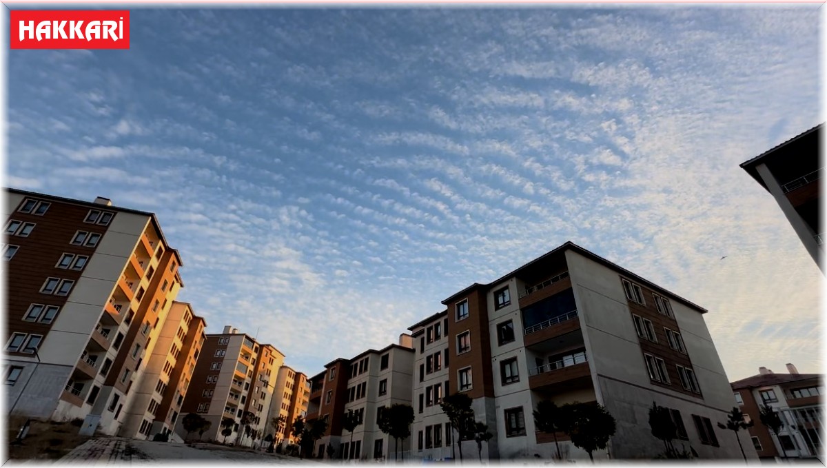 Yüksekova'da 'Sirrokümülüs bulutları' görsel şölen sundu