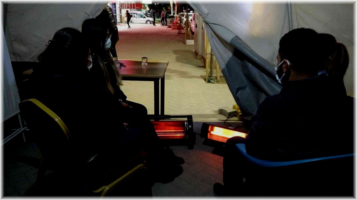 Yüksekova'da soğuklar etkisini gösterdi