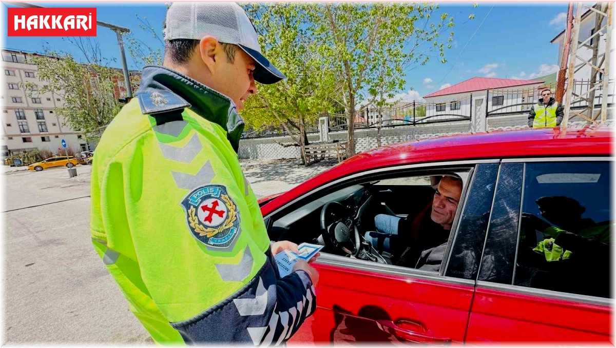 Yüksekova'da sürücüler trafik testinden geçti