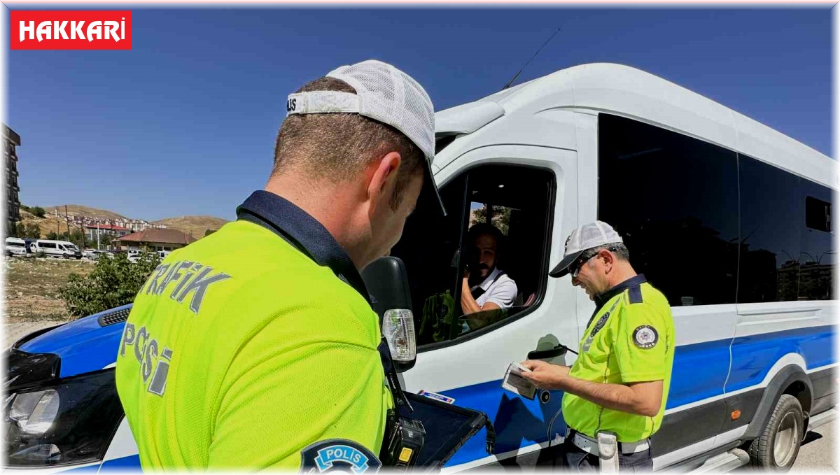 Yüksekova'da toplu taşıma araçları denetlendi