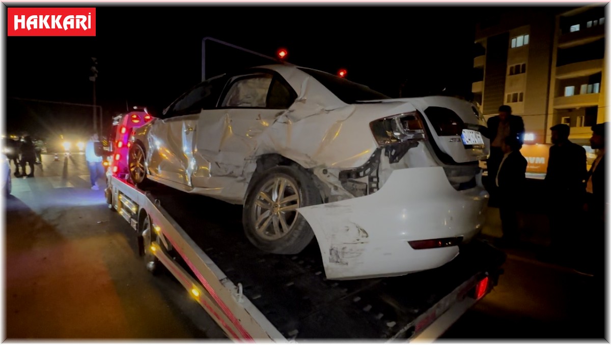 Yüksekova'da trafik kazası: 4 yaralı