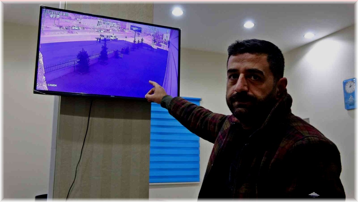 Yüksekova'da trafik kazası okulun güvenlik kamerasına yansıdı