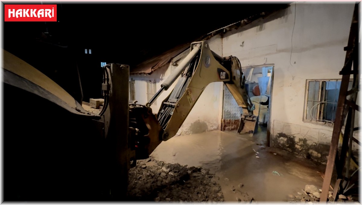 Yüksekova'da un değirmeni sular altında kaldı