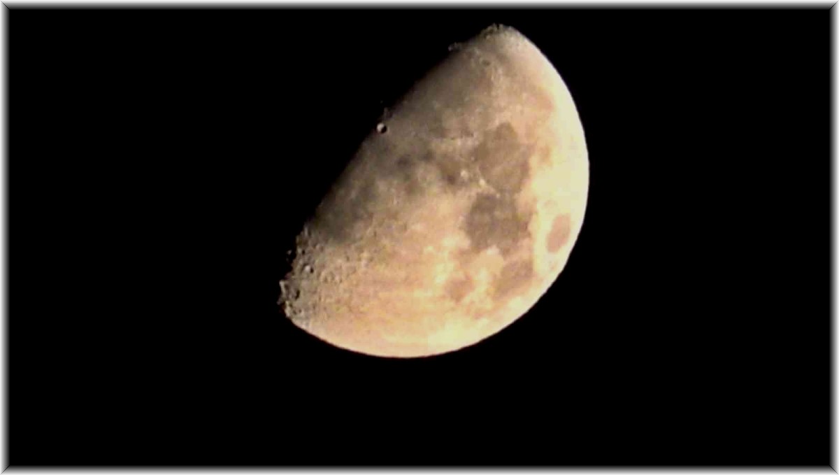 Yüksekova'da 'yarım Ay' güzelliği