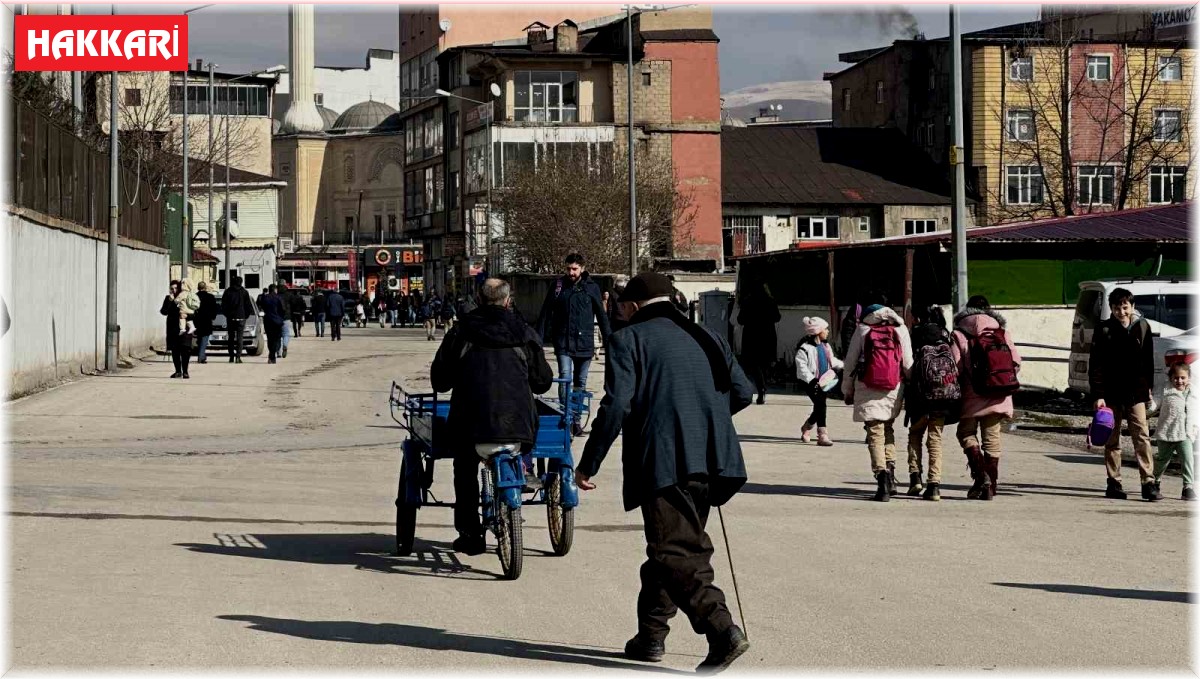 Yüksekova'da yıllardır kapalı olan yol trafiğe açıldı