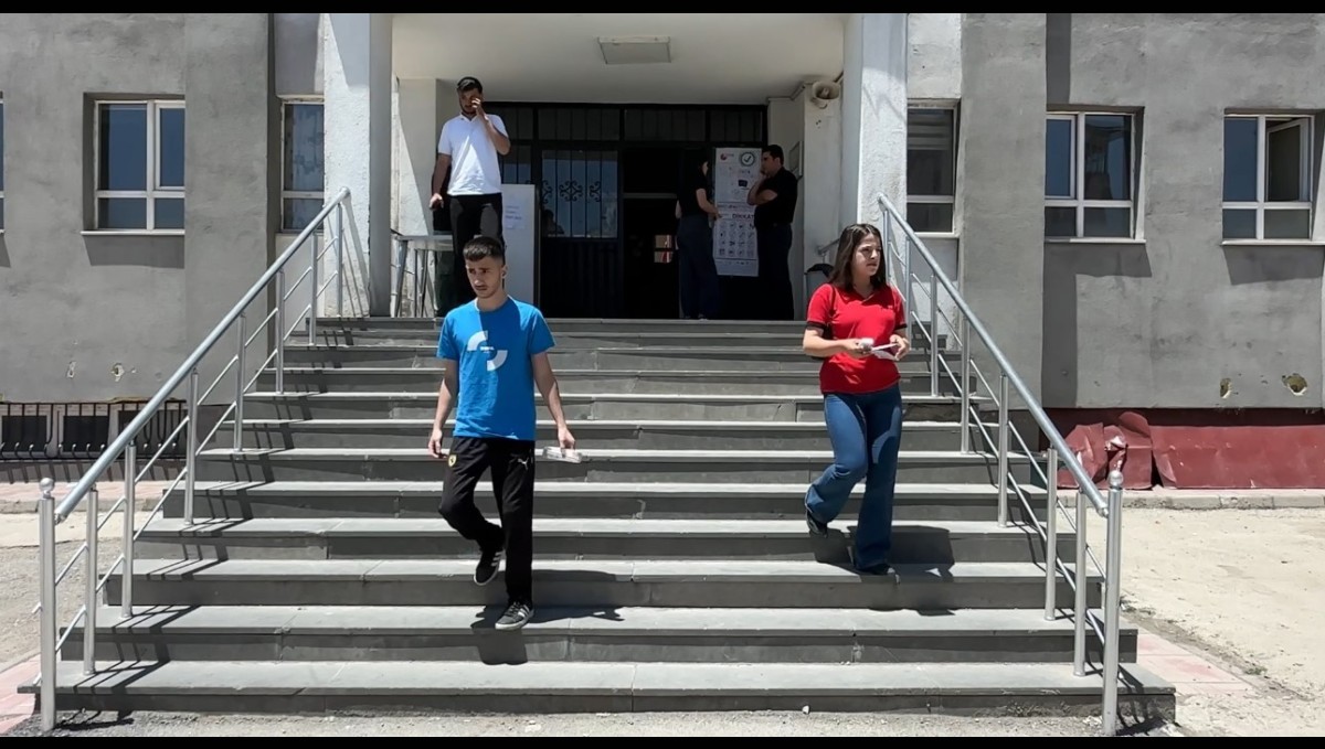 Yüksekova'da YKS'nin ikinci oturumu sona erdi