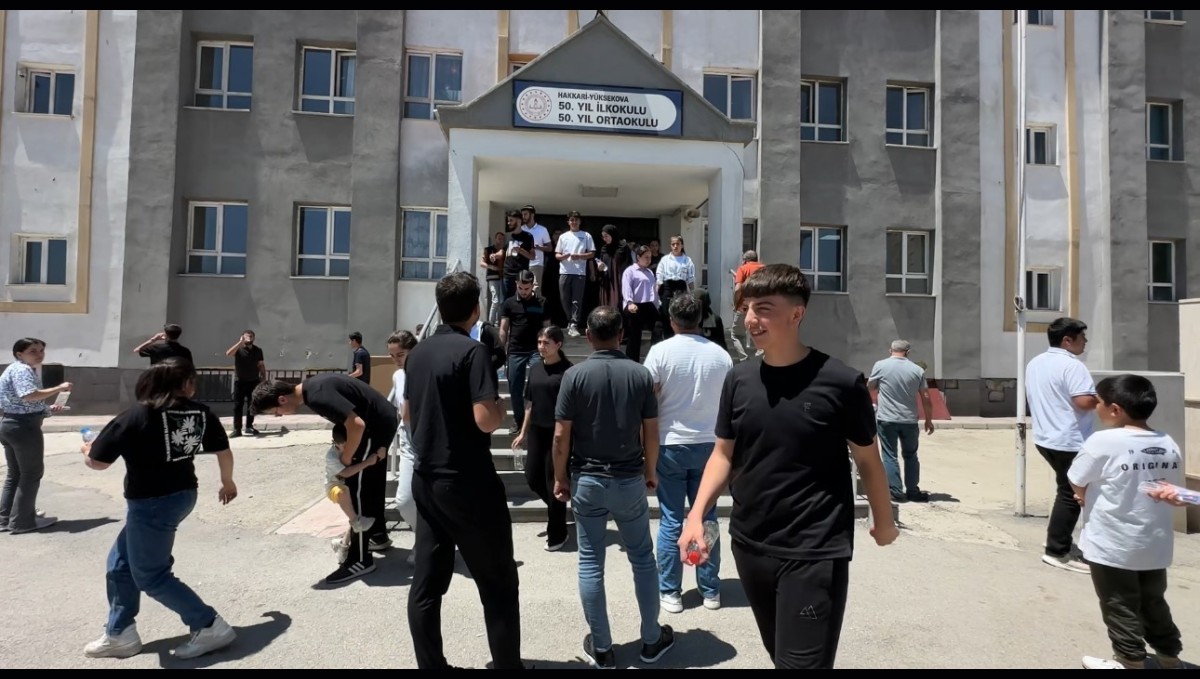 Yüksekova'da YKS sınavın birinci oturumu sona erdi