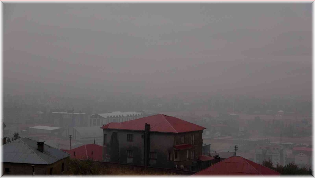 Yüksekova'da yoğun sis