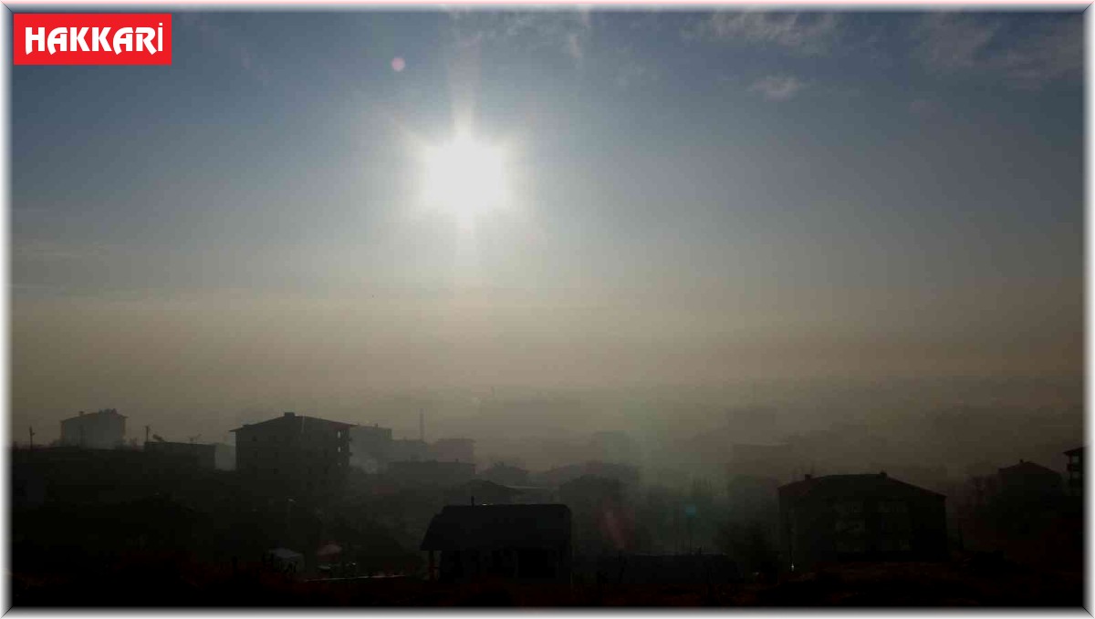 Yüksekova'da yoğun sis: Görüş mesafesi 10 metreye kadar düştü