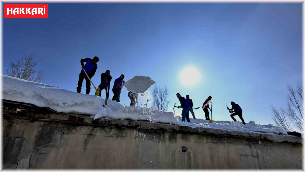 Yüksekova'da yürekleri ısıtan görüntüler