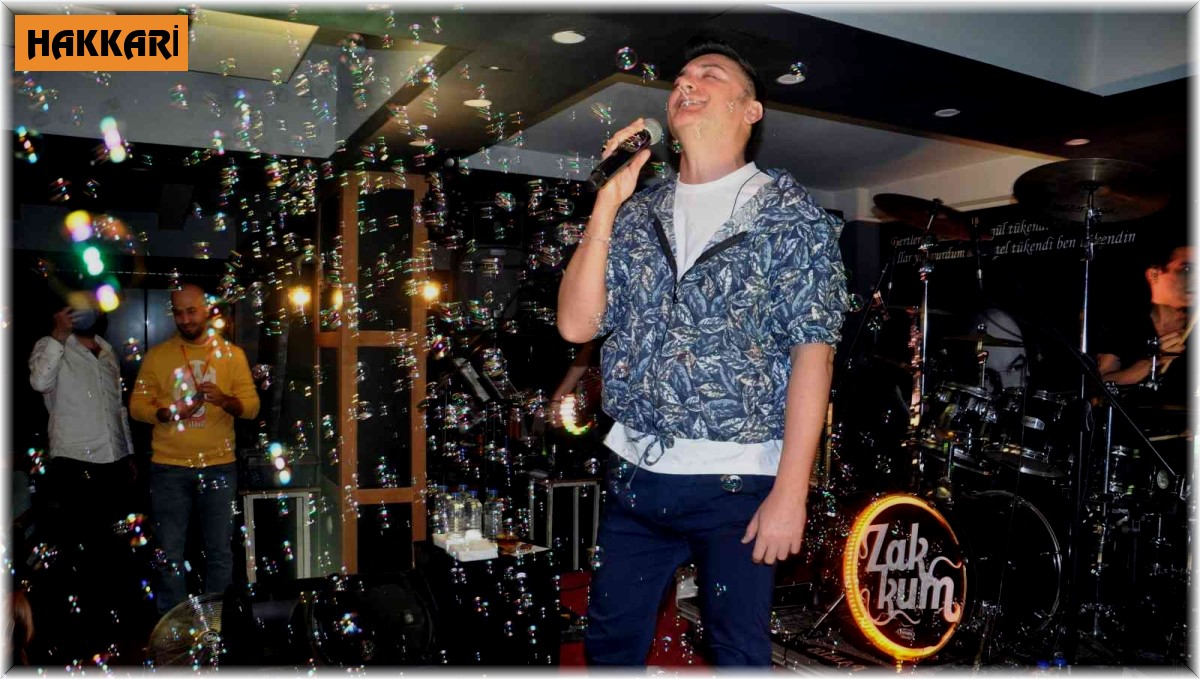 Yüksekova'da Zakkum konseri coşturdu