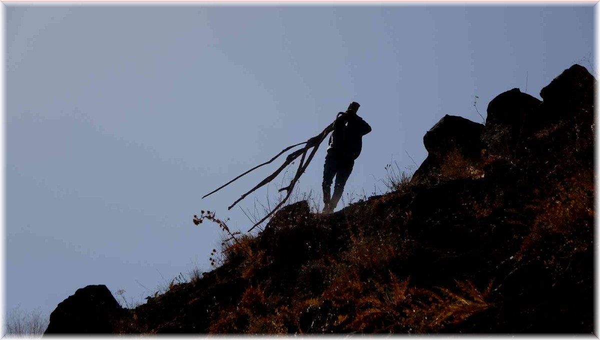 Yüksekova'da zorlu kış hazırlığı