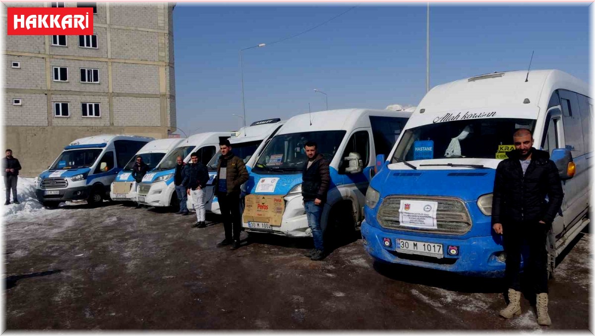 Yüksekova'daki minibüsçüler bir günlük kazançlarını depremzedelere bağışladı