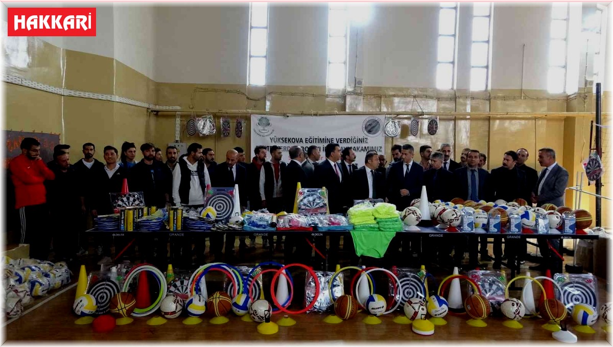 Yüksekova'daki okullara 350 bin TL değerinde spor malzemesi desteği