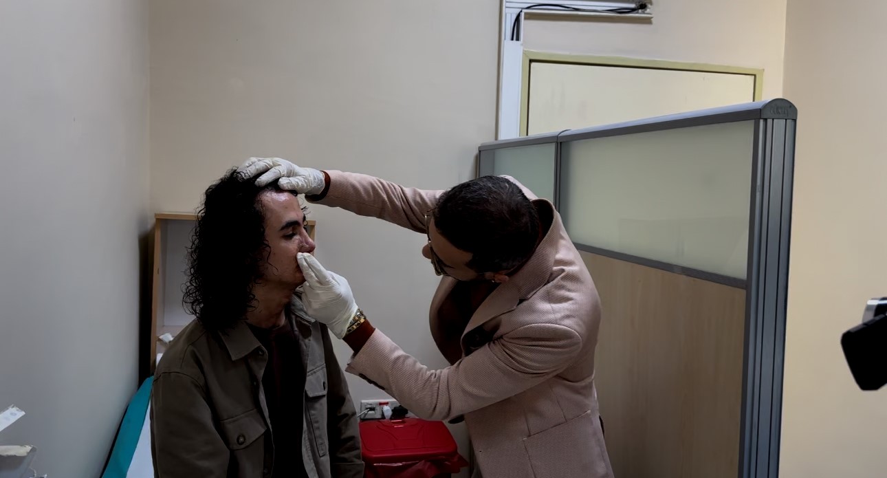 Yüksekova Devlet Hastanesi'nde bir ilk: 24 yaşındaki gence yeni burun kanadı yapıldı