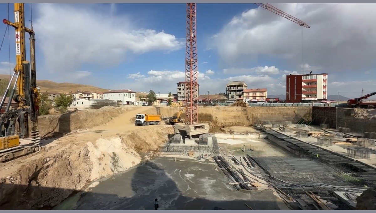 Yüksekova Devlet Hastanesinin inşaat çalışmaları devam ediyor