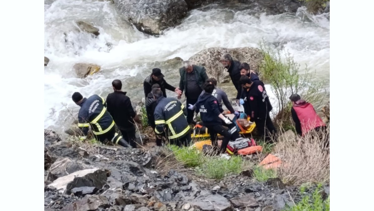 Yüksekova Doski Vadisinde feci kaza: 2 ölü, 3 yaralı