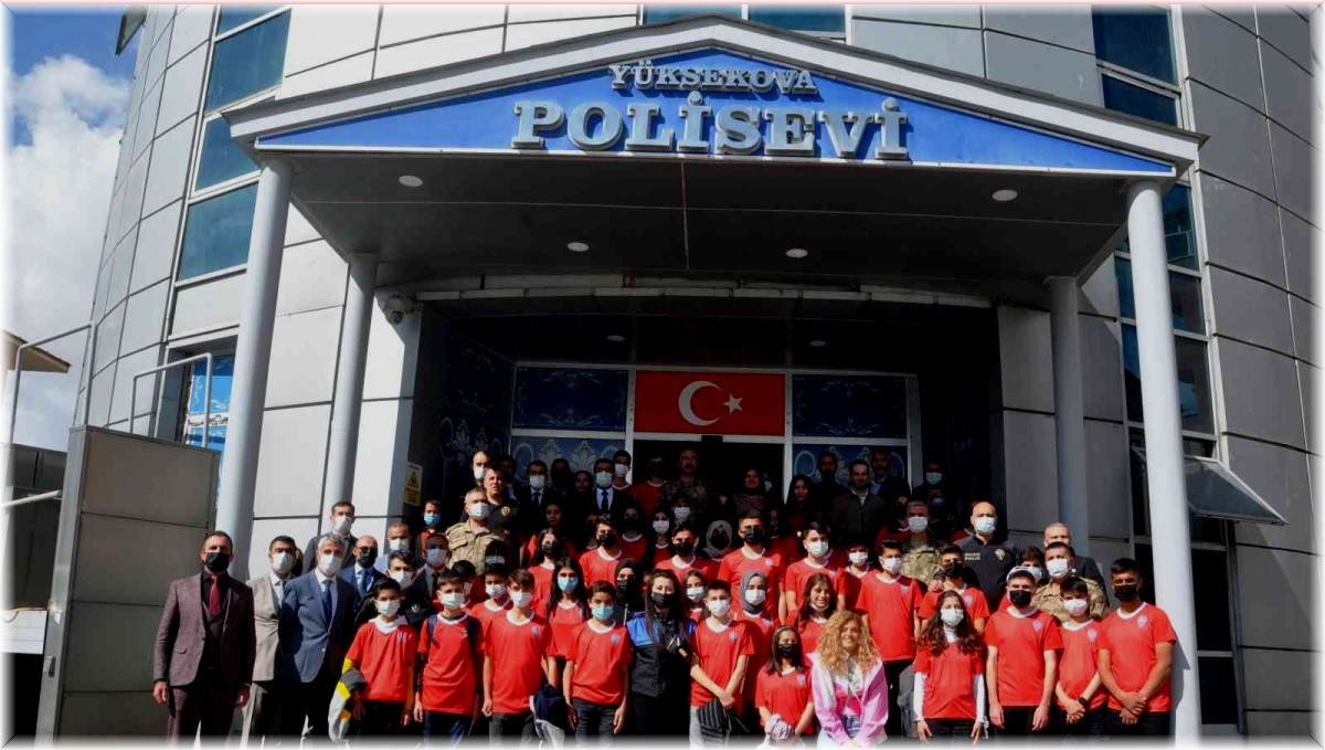 Yüksekova Emniyet Müdürlüğü 40 öğrenciyi Ankara gönderdi