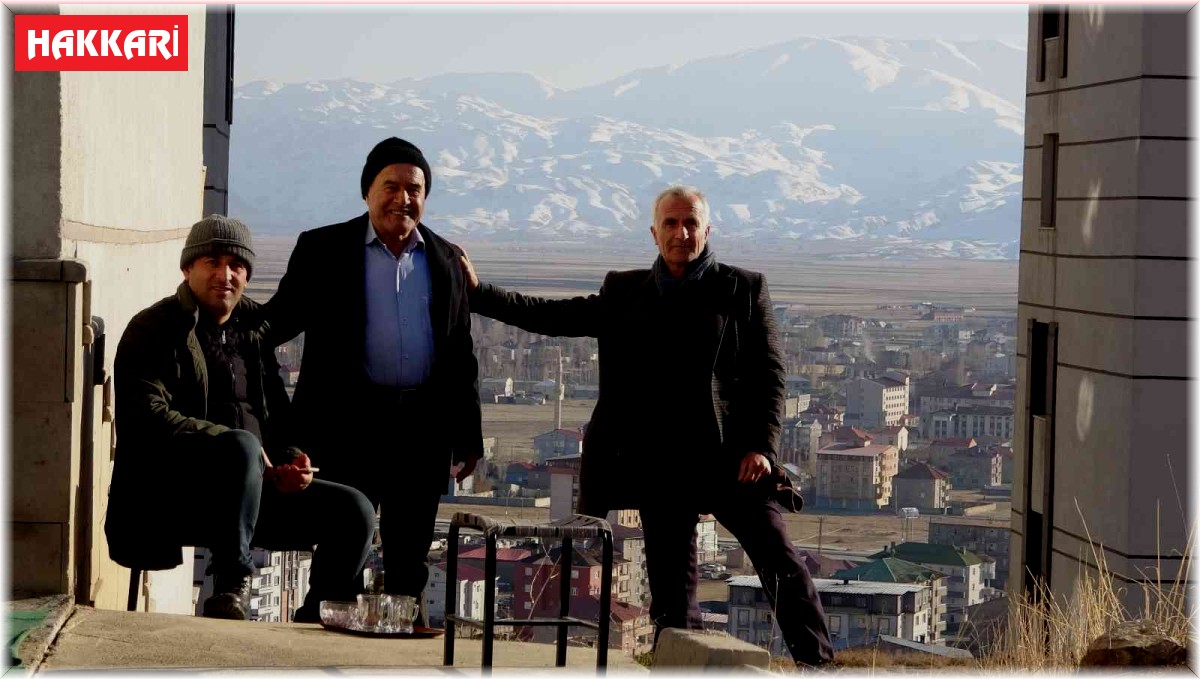 Yüksekova iki mevsim arasında kaldı