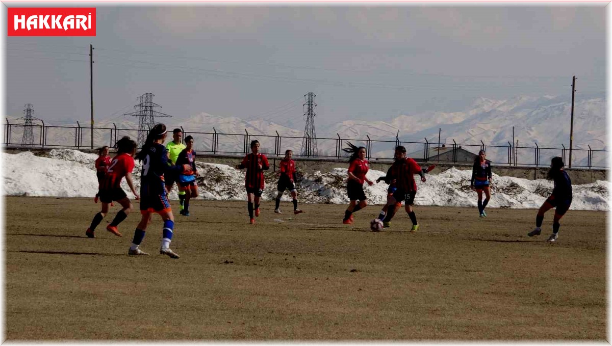 Yüksekova kadın futbol takımı evinde yenildi
