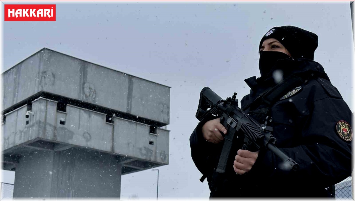 Yüksekova kadın polisleriyle emniyette