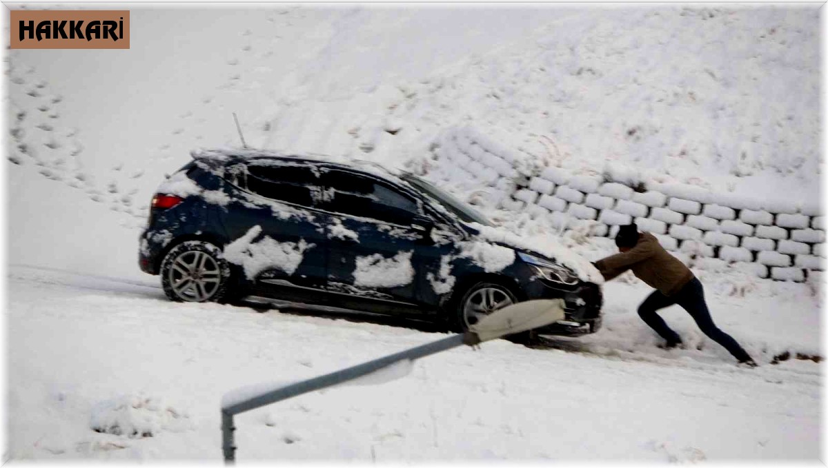 Yüksekova kar altında