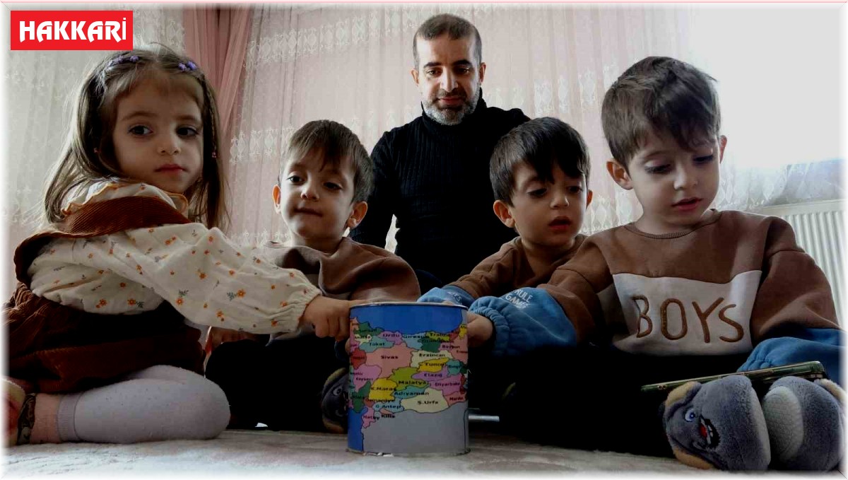 Yüksekova'nın dördüzleri kumbaralarını depremzedelere bağışladı