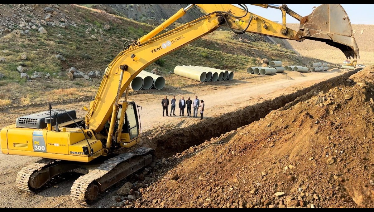 Yüksekova'nın tarımına dev yatırım: Sulama projesinde boru döşeme çalışmaları başladı