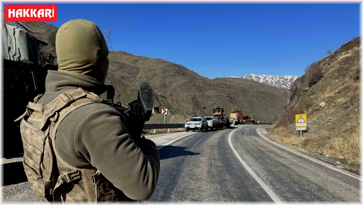 Yüksekova'nın Türkiye ile ulaşımı kesildi