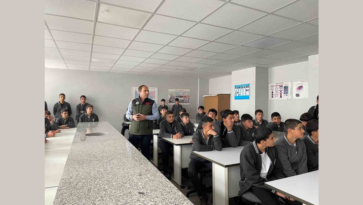Yüksekova öğrenciler tarım konusunda bilgilendirildi