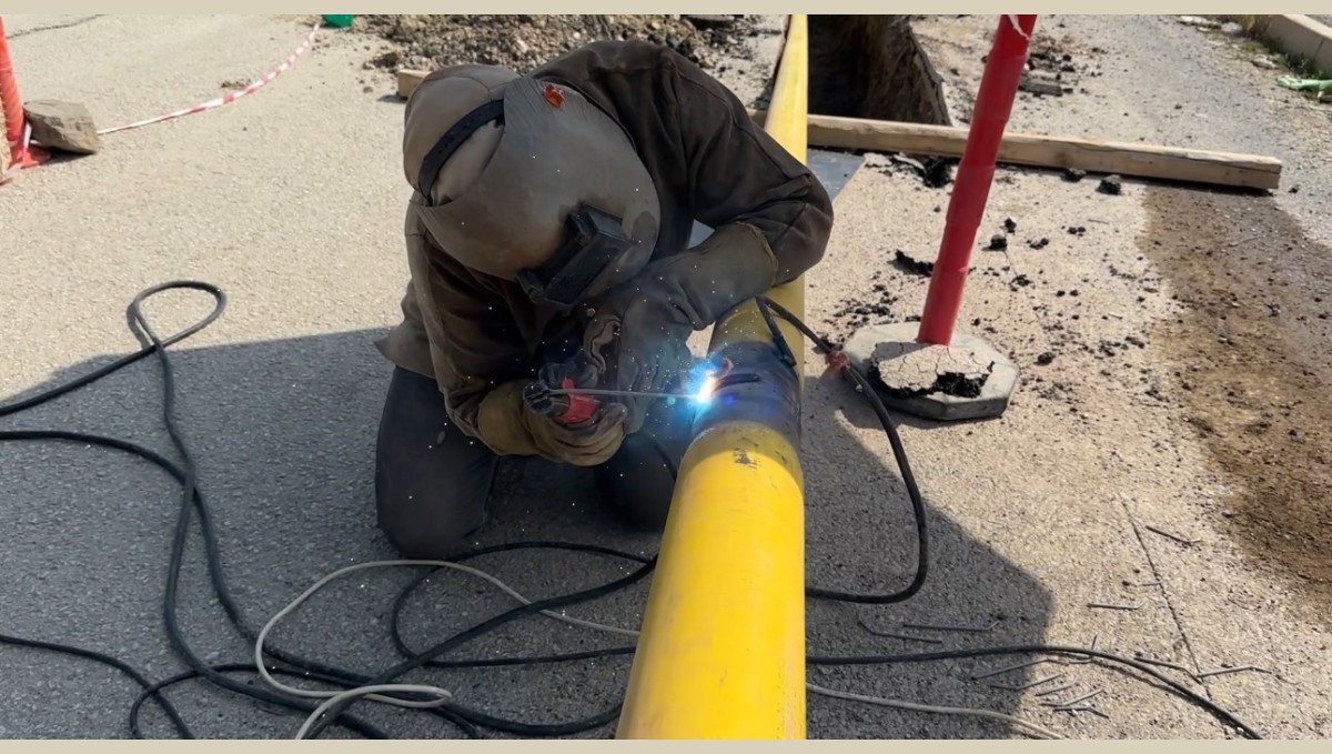 Yüksekova Pizok evlerine doğalgaz hattı çekilmeye başladı