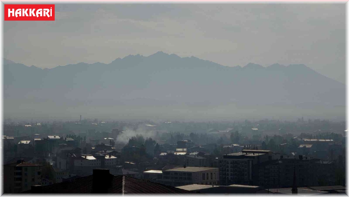 Yüksekova sis altında