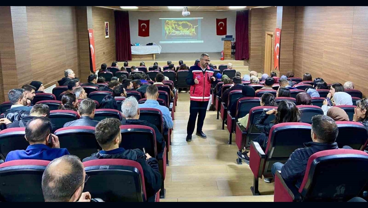 Yüksekova ve Çukurca'daki öğretmenlere acil durum eğitimi