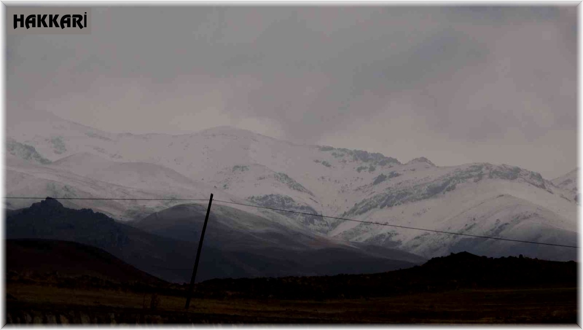 Yüksekova'ya kış mevsiminin ilk karı yağdı