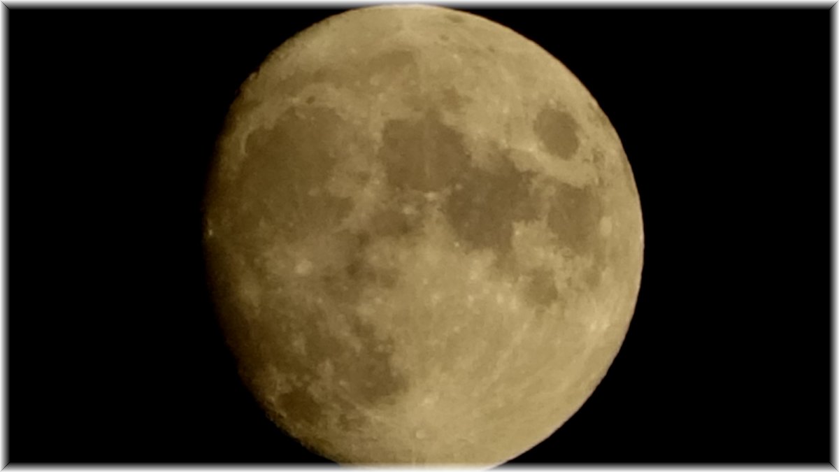 Yüksekova’da dolunay kendine hayran bıraktı