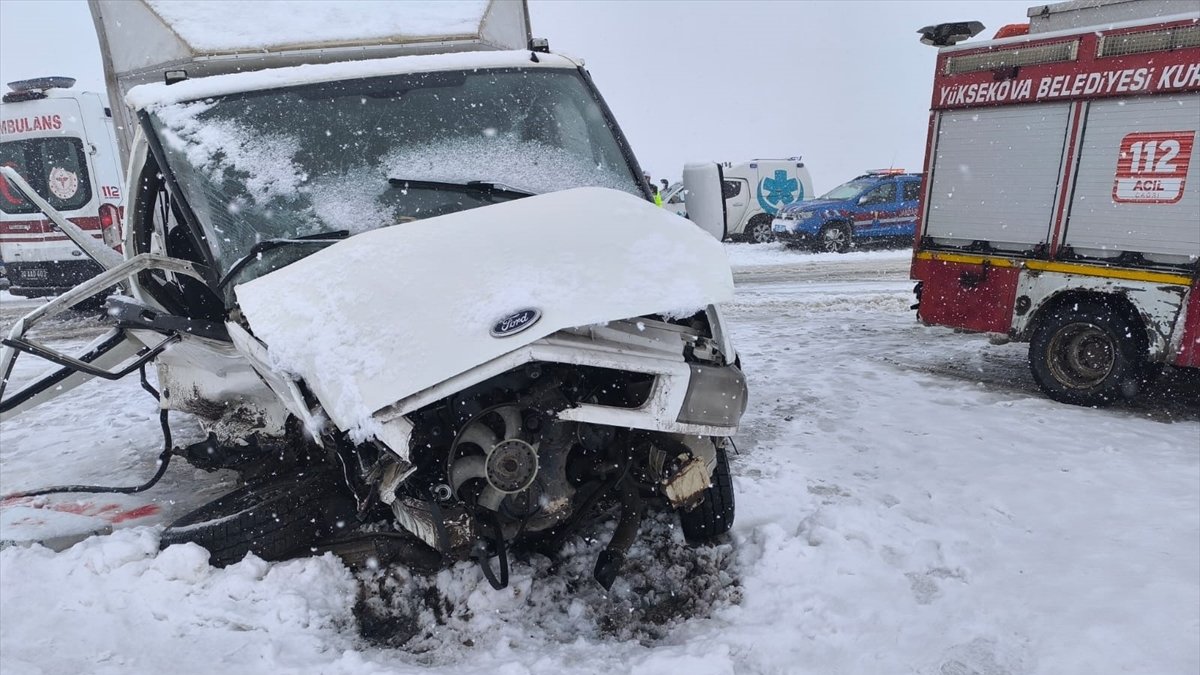 Yüksekova’da iki aracın çarpıştığı kazada 1 kişi öldü, 7 kişi yaralandı