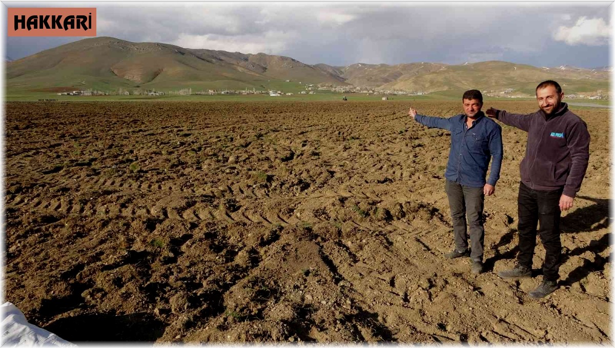 Yüksekovalı çiftçiler tarla ekimine başladı