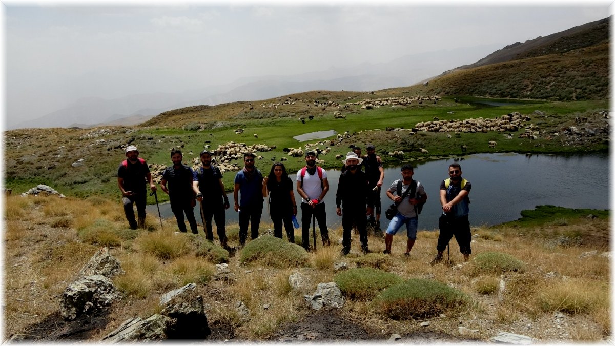 Yüksekovalı dağcılar Erdanis göllerini gezdi