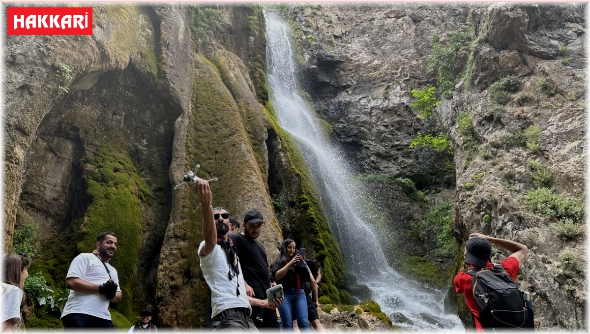 Yüksekovalı dağcılar Kaval Şelalesi'ni gezdi