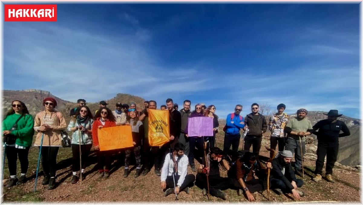 Yüksekovalı dağcılardan doğa yürüyüşü