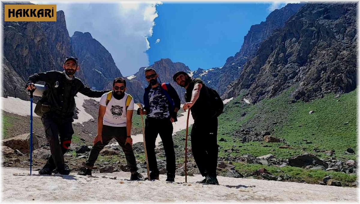 Yüksekovalı dağcılardan doğa yürüyüşü