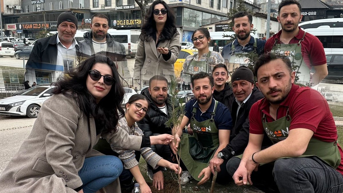 Yüksekovalı girişimci Şilan Dara, daha yeşil bir ilçe için ana arterlere fidan dikti