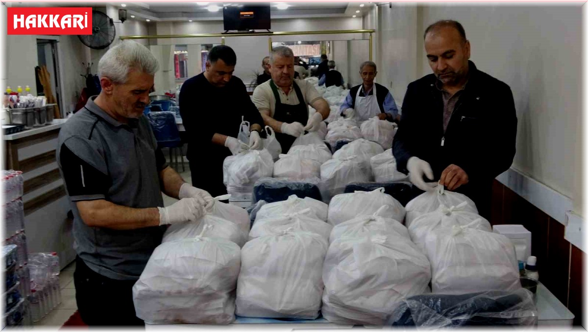 Yüksekovalı gönüllülerden sandık görevlileri için kumanya hazırlığı